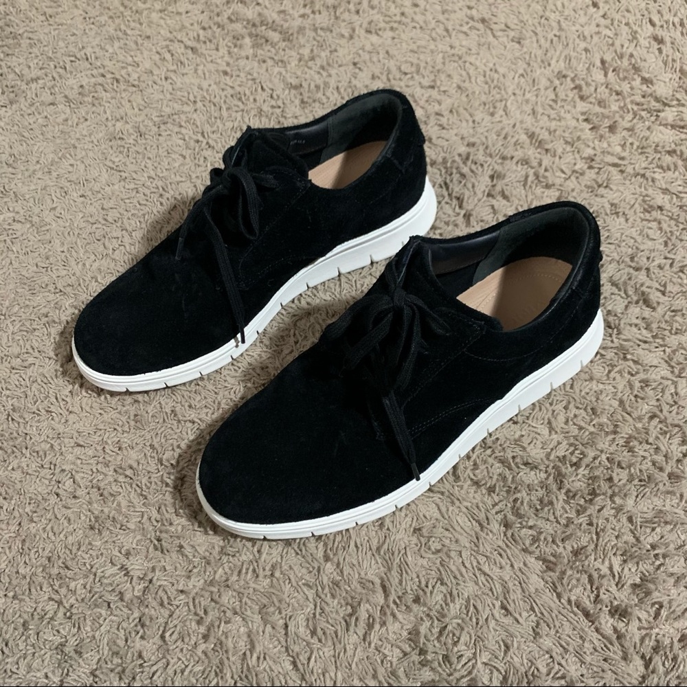 Brand new VINCE Suede shoes
